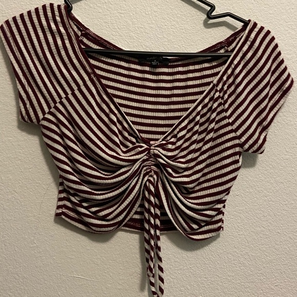 Stripped Crop Top - Picture 2 of 3